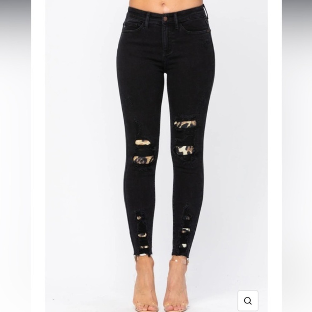 Judy Blue Black Destroyed Leopard Patch Skinny - Picture 6 of 7